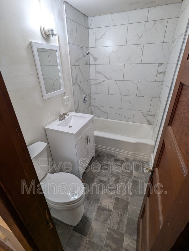 Foto del edificio - 374 Riverside Ave