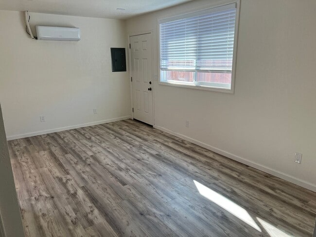 Foto del edificio - BEAUTIFUL DETACHED ADU WITH AC, NEW APPLIANCES, PRIVATE ENTRANCE, UPDATED KITCHEN AND MORE!!!