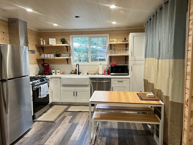 Foto del edificio - 732 Morman Springs Rd