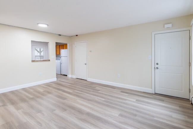 Building Photo - Newport Landings Apartment Community