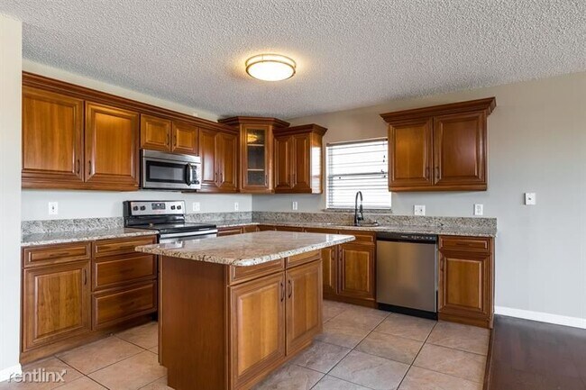 Building Photo - 4 br, 2 bath House - 2046 Knollcrest Dr