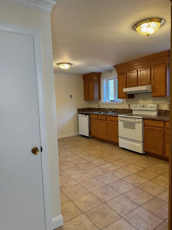 Building Photo - 520 Elm St