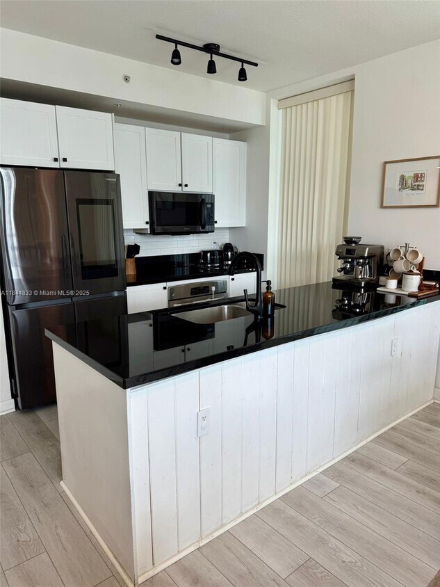 Foto principal - 79 SW 12th St