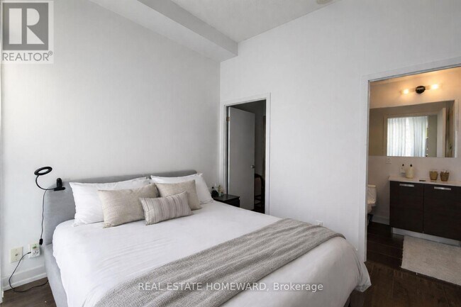 Photo du bâtiment - 1815 Yonge St