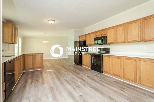 Building Photo - 4 Bedroom Pet-Friendly Home in Winston-Sal...