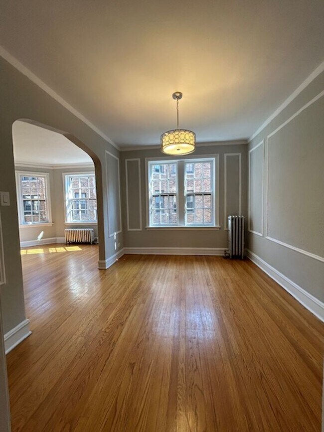 Foto del edificio - Desirable Ravenswood One Bedroom/One Bathroom ~ Heat Included