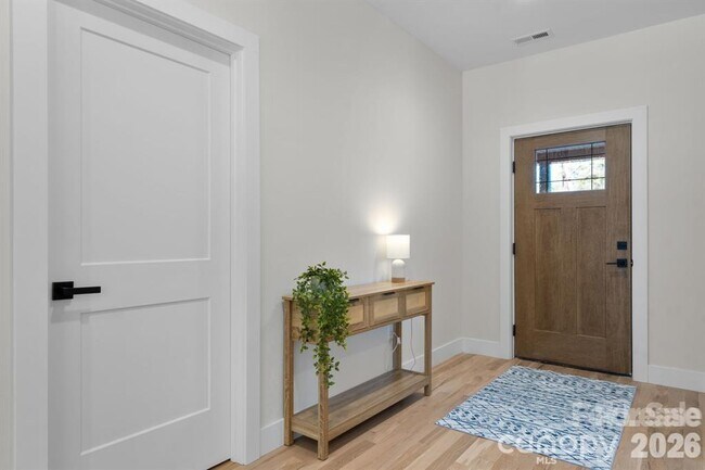 Foto del edificio - 548 Car Farm Rd