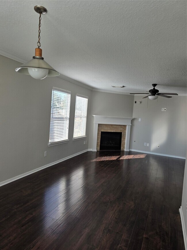 Foto del edificio - 15146 Grassington Dr