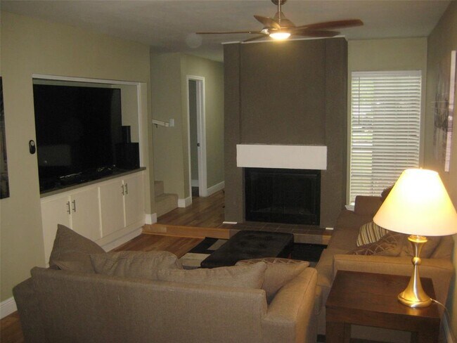 Foto del edificio - 6019 Ridgecrest Rd
