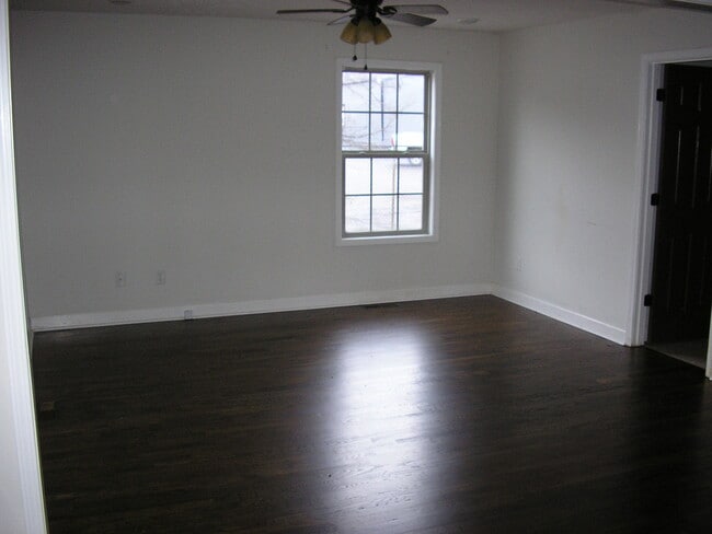 Building Photo - 1521 Normalview Dr