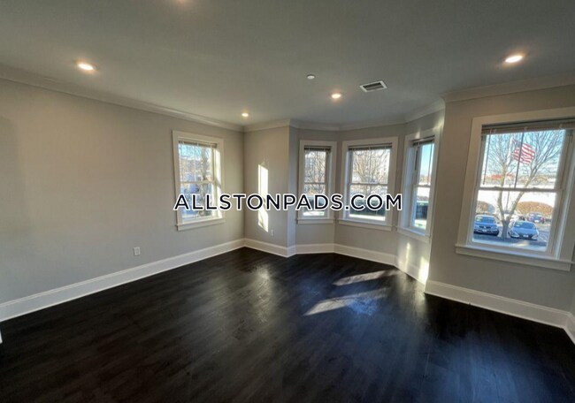 Building Photo - 80 N Beacon St