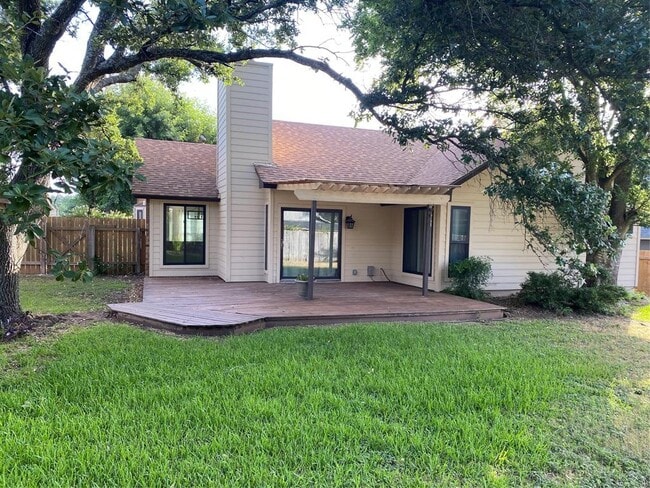 Building Photo - 2207 Warfield Way