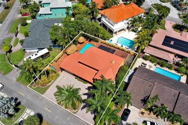 Building Photo - 7235 N Oakmont Dr