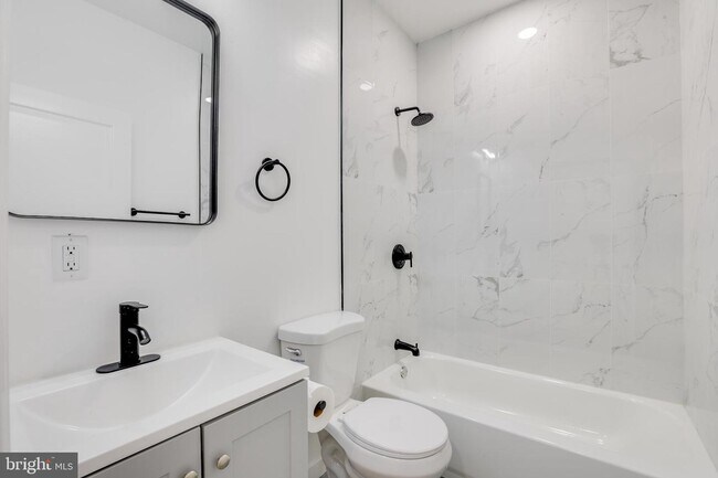 Foto del edificio - 5855 Larchwood Ave