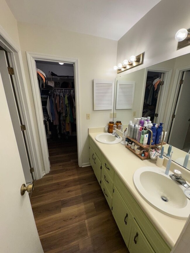 Building Photo - Family Friendly 2 Bedroom Duplex Available In Tallahassee NOW