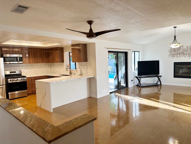 Foto del edificio - 43550 Carmel Cir
