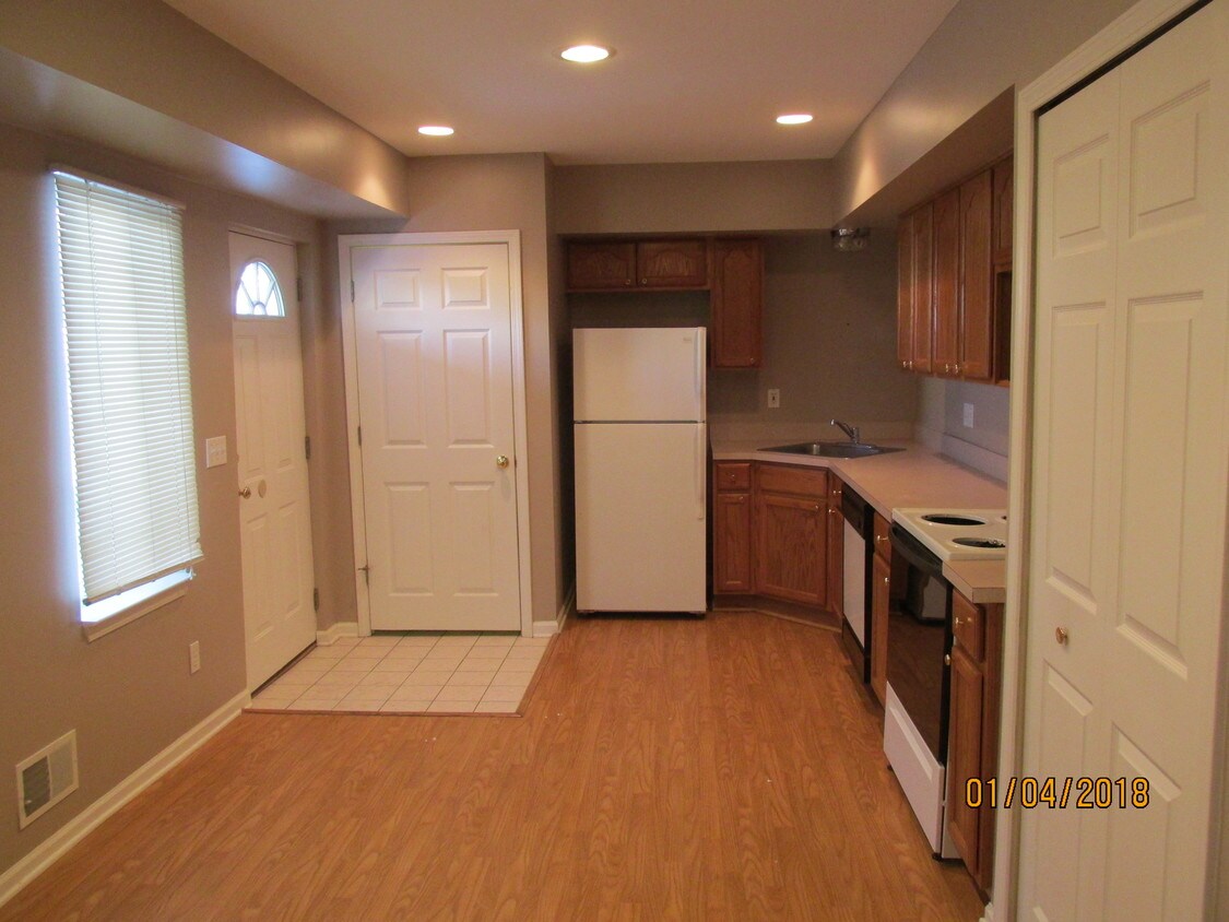 Foto principal - 290 E St Clair St