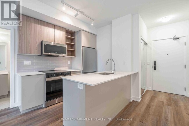 Photo du bâtiment - 2075 Lakeshore Rd.