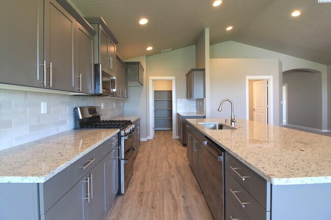 Foto del edificio - 3 Bed/2 Bath + an Office Home in West Pasco