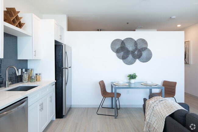 1BR, 1BA - 577SF - Bloom at Cherry Creek