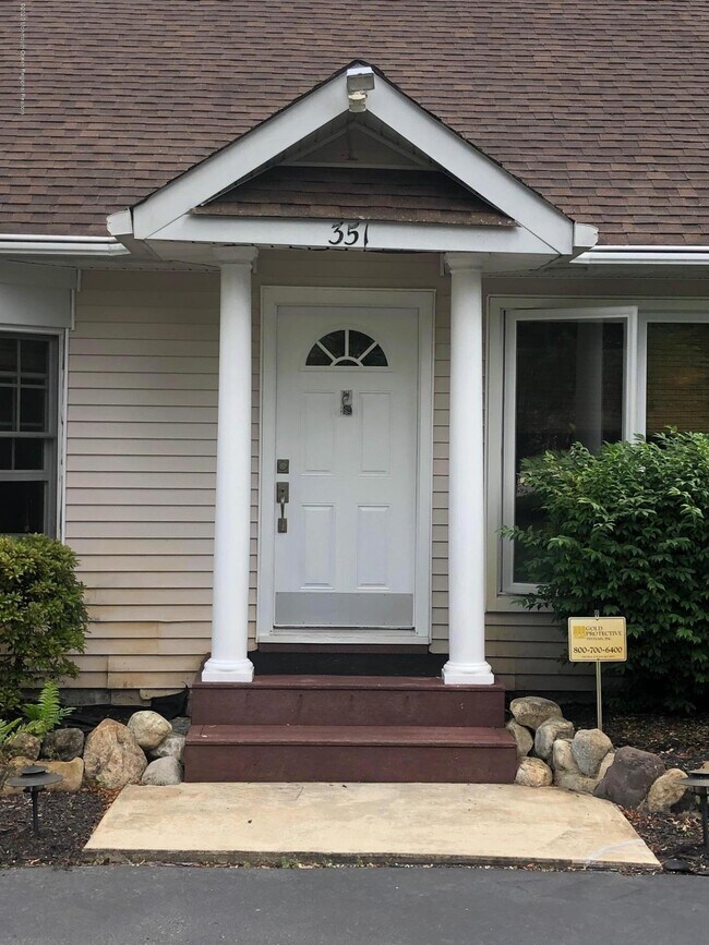 Foto del edificio - 351 Asbury Rd