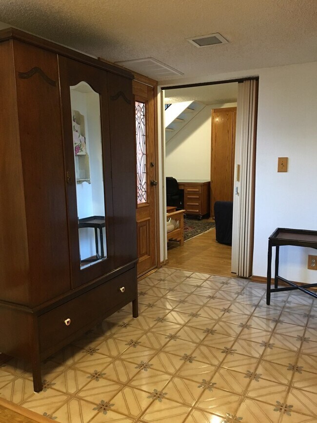Entry Hall - 1827 Greenfield Ave