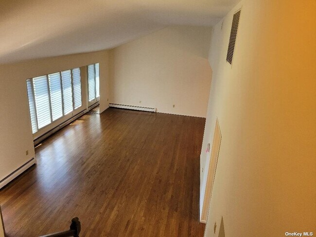 Foto del edificio - 36 Long Ridge Rd