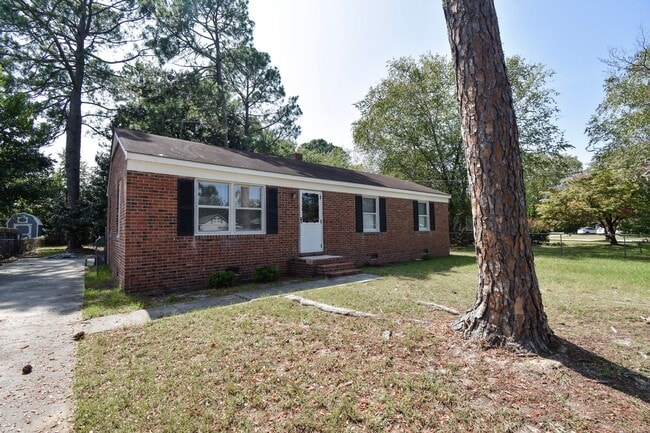 Building Photo - Updated 3 Bedroom and 1.5 Bath Home