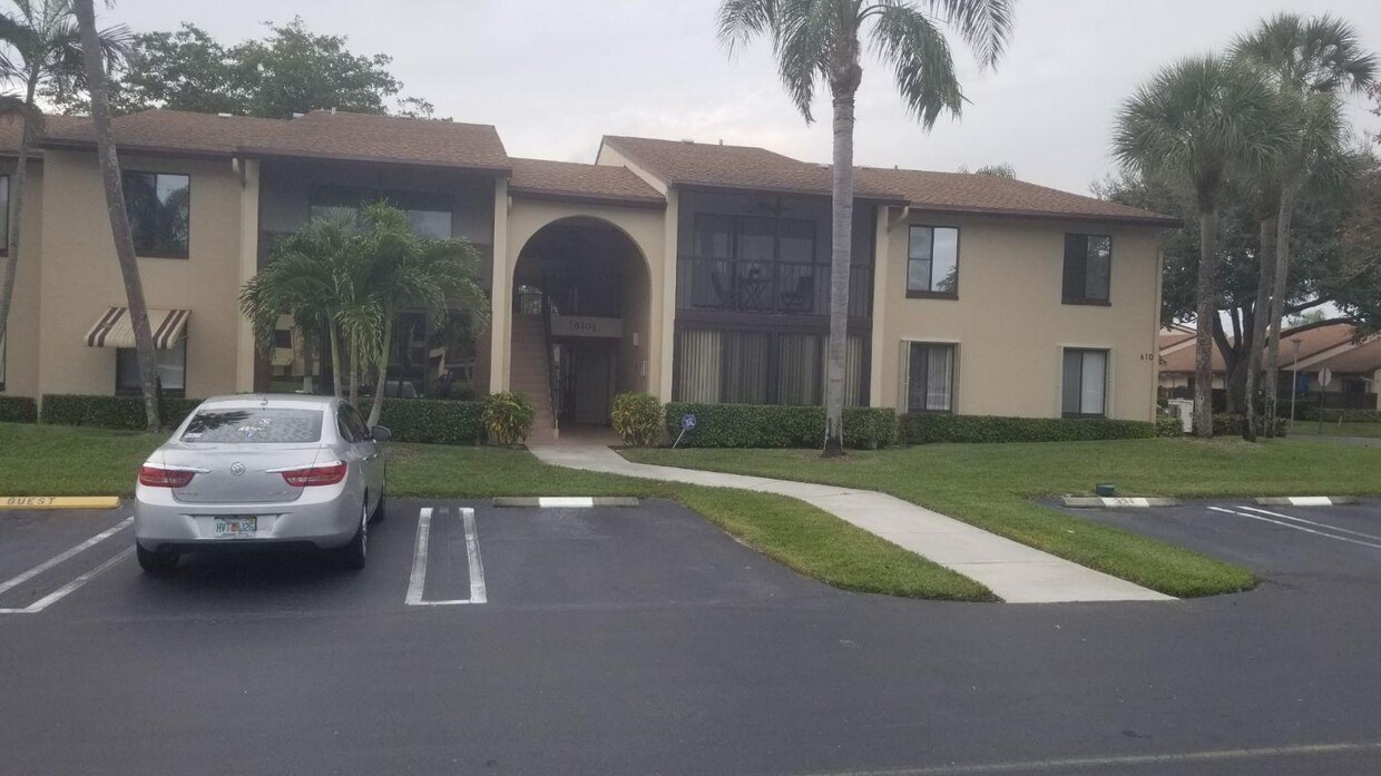 Foto principal - 532 Shady Pine Way