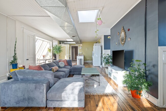 Foto del edificio - 223 Bates Ave