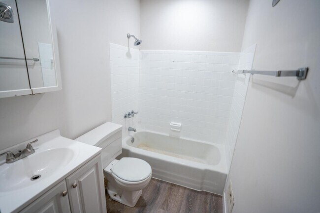 Foto del edificio - 5650 N 97th St