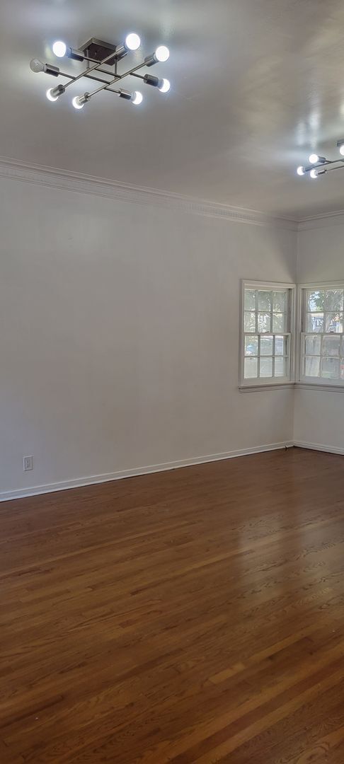 Building Photo - 624