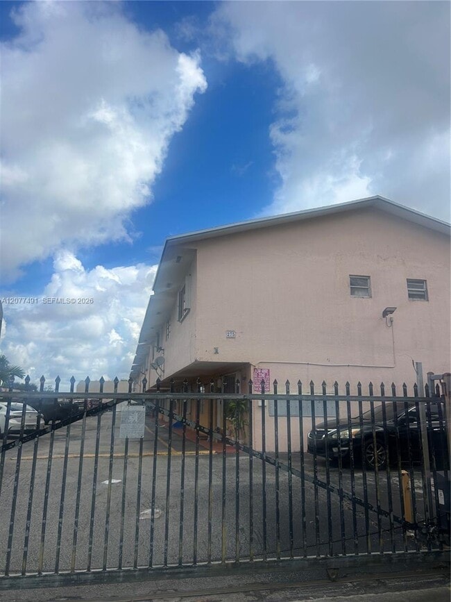Building Photo - 275 W 68th St