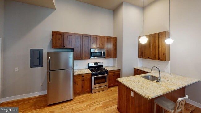 Building Photo - 2701 W Girard Ave