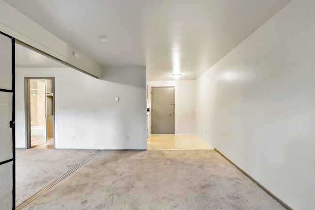 Building Photo - 5515 15th Ave NE