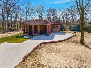 Building Photo - 2113 W Madison Ave