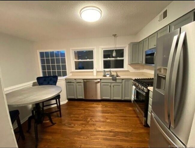 Foto del edificio - 30 Winchester Ave