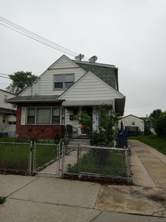Primary Photo - 2 Pinecrest Rd