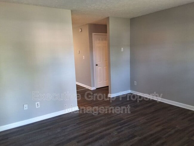 Building Photo - 1122 Evelyn Dr