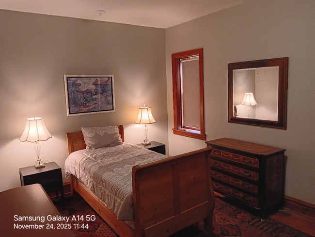 Photo - 552 N Lawler Ave Apartment