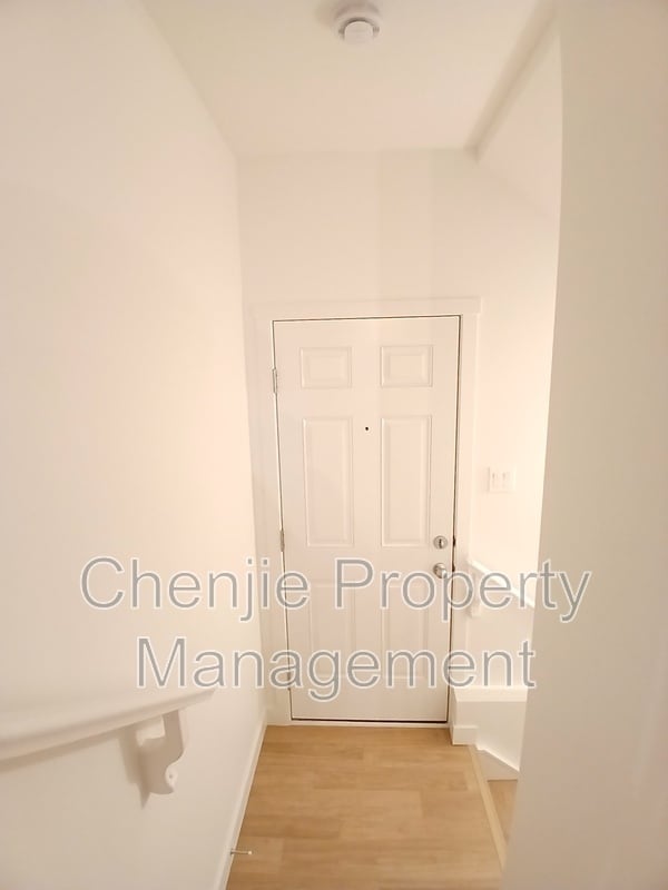 Primary Photo - 20939 20 Ave NW