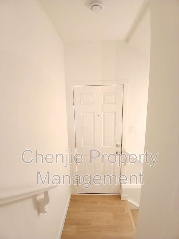 Photo principale - 20951 20 Ave NW