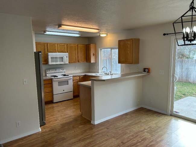 Building Photo - 1427 W Roberts Pl