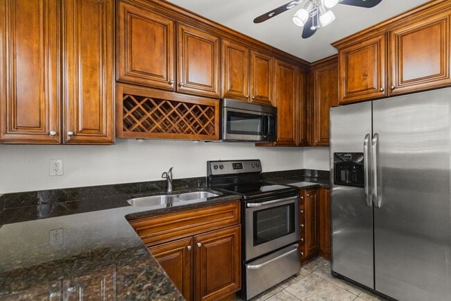 Photo - 202 Robinson St Townhome