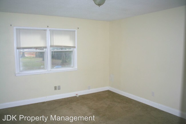 Building Photo - 300 E McPherson Dr