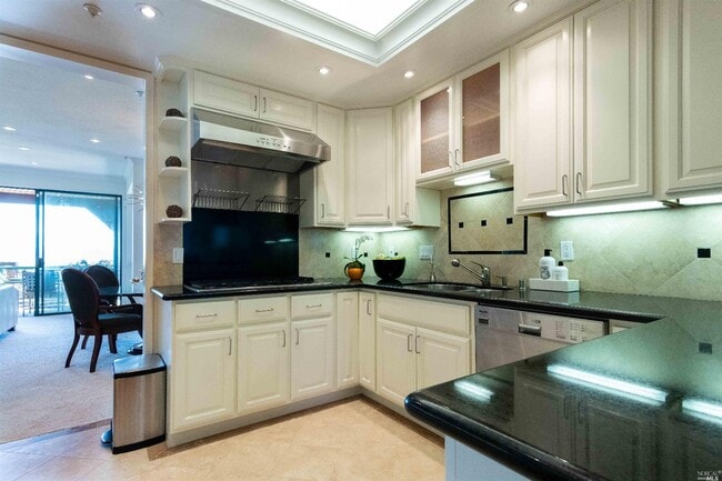 Building Photo - 407 Paradise Dr