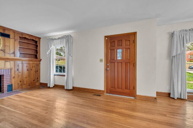 Foto del edificio - 3 Bedroom/ 2 Bathroom in Rosebank!