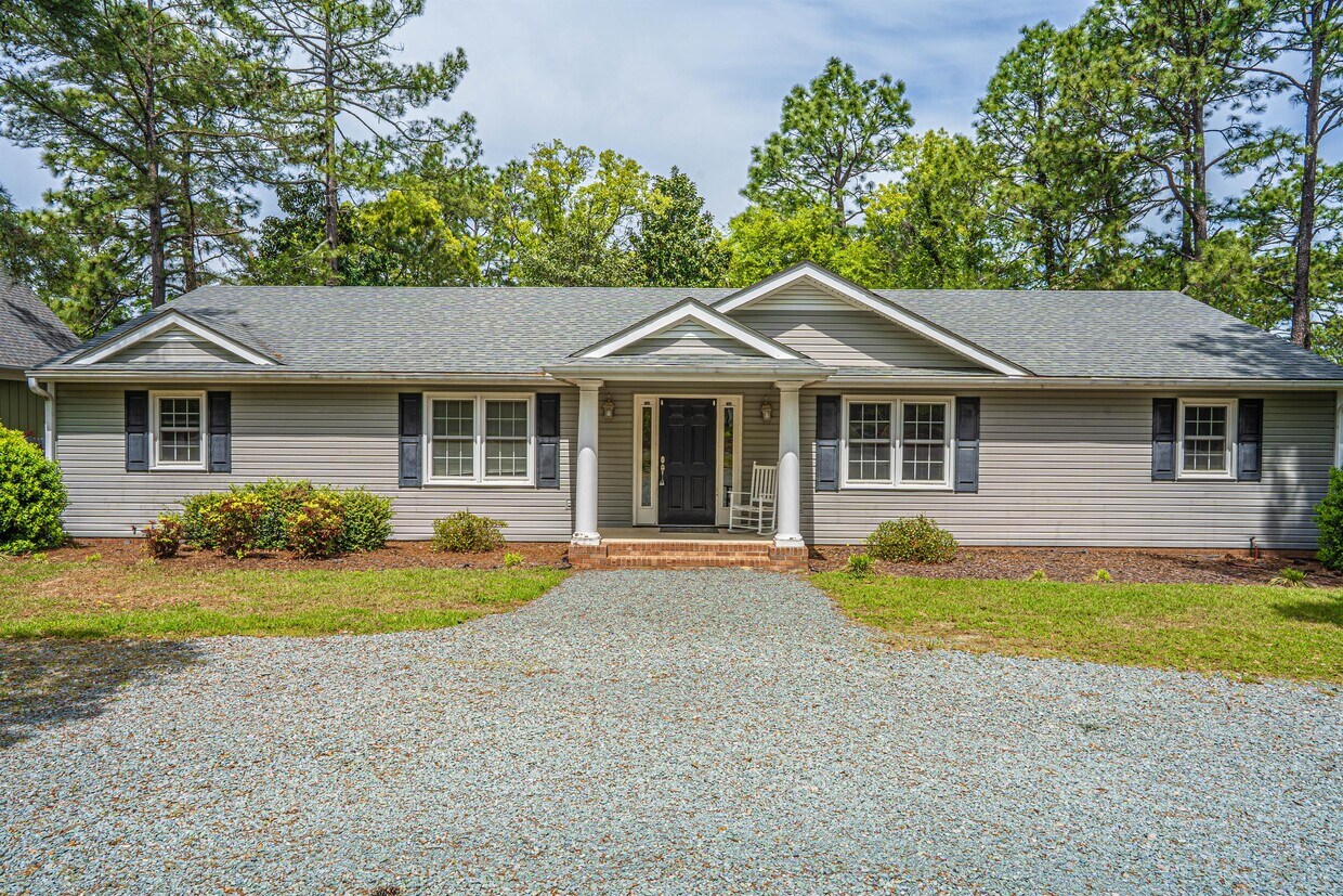 760 NW Broad St, Southern Pines, NC 28387 Townhome Rentals in