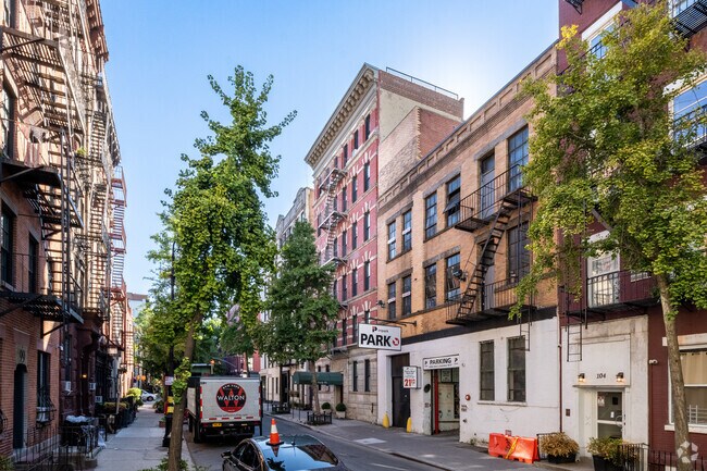Foto del edificio - 96 Perry St