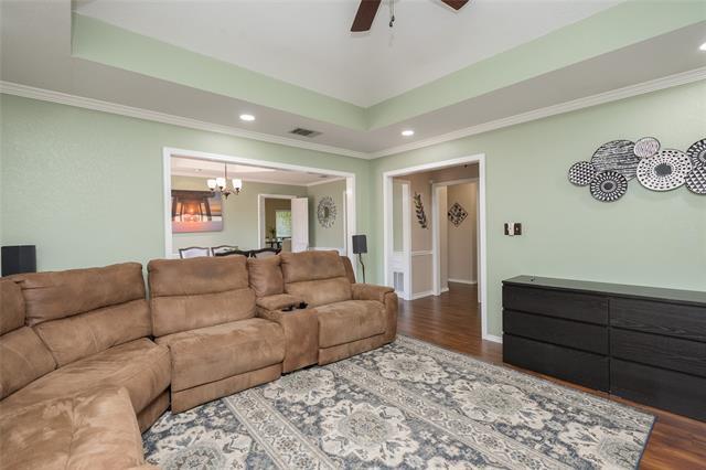 Building Photo - 116 Meadowglen Cir